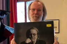 Una estrella de ABBA canta una versión de "Mamma Mia" para una candidata sueca