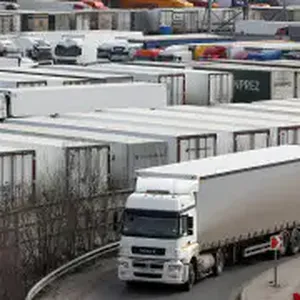 «Бизнес не понимает, как работать». Попытка внедрить в России электронные накладные едва не остановила грузоперевозки