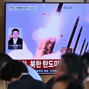 Corea Del Norte Lanza UN Misil Balístico De Corto Alcance Al Mar En Una Nueva Demostración Armamentística
