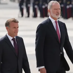 En Espagne, Emmanuel Macron Plaide pour une "Europe Plus Forte" Face à la Montée des "Extrêmes"