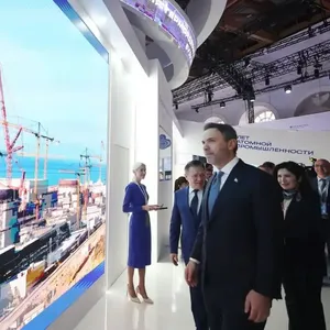 Enerji Bakanı Bayraktar'a Rusya'da "Nükleer Alandaki Uluslararası İşbirliği Nişanı" verildi