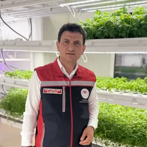 İstanbullu çiftçinin biber fidesi Kapalı Dikey Tarım Uygulama Merkezi'ndeki yerli üretimden geliyor