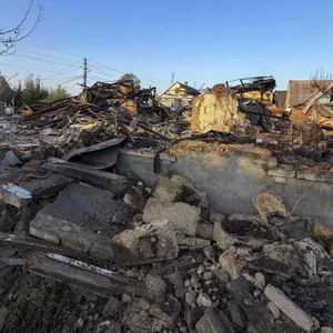 Tres muertos en ataques rusos en Ucrania mientras Putin advierte a Europa contra el envío de tropas