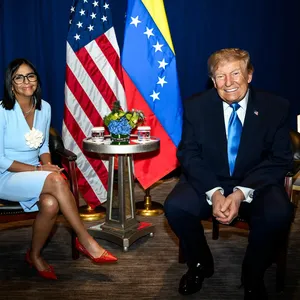 Trump Corona A Su Miss