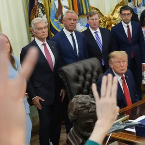 Trump Lanza Una Encuesta Para Cambiar El Nombre De La IA