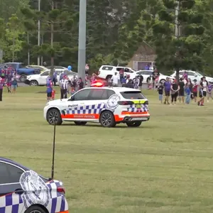 UN Coche Arrolla A una Gran Multitud de Aficionados al Rugby y Deja 10 Heridos, Varios de Ellos Niños, al Norte de Sídney