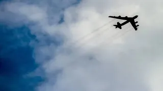 ABD, İngiltere'deki Üssünden Tüm Bombardıman Uçaklarını Çekti
