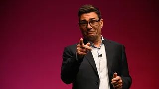 Burnham Asegura Que Existen "Fuertes Indicios" de Que Irán Estuvo Implicado en el Incidente Ocurrido en la Base de Fairford