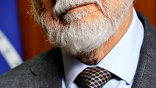 Celso Amorim, Ex Ministro de Exteriores: "Brasil Es Muy Grande para Ser Controlado, pero los de Bolsonaro Están Siempre con la Bandera de Estados Unidos"