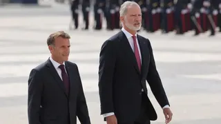 En Espagne, Emmanuel Macron Plaide pour une "Europe Plus Forte" Face à la Montée des "Extrêmes"