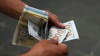 İran'da Dolar Rekor Kırdı: Tarihin En Yüksek Seviyesini Gördü