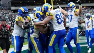 NFL Roundup: Rams Escape Against Eagles, Chiefs Win Thriller but Thornton Suffers Gruesome Injury