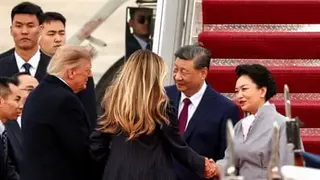 Trump Greets Xi Jinping at Plane as Chinese Leader Arrives for State Visit