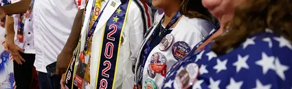 En El Trump-A-Palooza, La Fe Trumpista Bajo 35 Grados: "Es Loco, Pero Tengo Que Ir A Verlo"