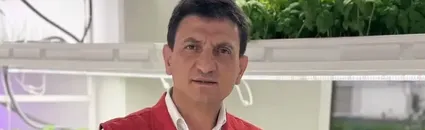 İstanbullu çiftçinin biber fidesi Kapalı Dikey Tarım Uygulama Merkezi'ndeki yerli üretimden geliyor