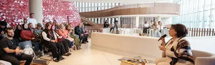 Türk Telekom Darülaceze sakinleri ile oyuncu Hülya Koçyiğit'i AKM'de buluşturdu