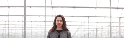 YENİ NESİL ÇİFTÇİLER - Genç çiftçi raf ömrünü 30 güne çıkardığı yenilebilir menekşeleri pazarlıyor
