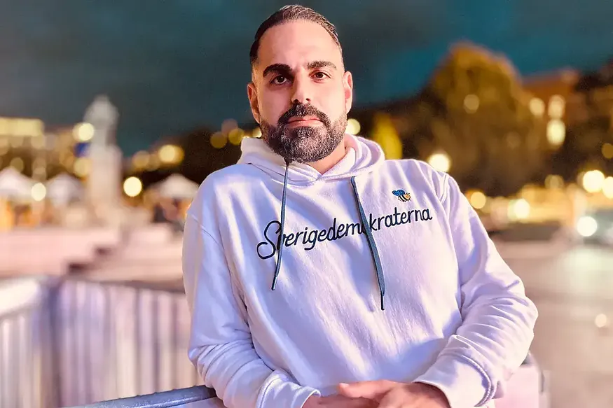 Arin Karapet, El Hijo De Inmigrantes Que Quiere Que Suecia Vuelva A Ser Suecia: "El Color De La Piel y El Apellido No Importan, Pero Hay Que Adoptar La Cultura Sueca"