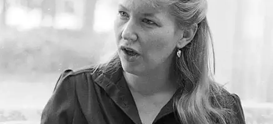 Annie Dillard, Pulitzer prize-winning author of nonfiction and nature essays, dies aged 81