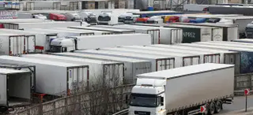 «Бизнес не понимает, как работать». Попытка внедрить в России электронные накладные едва не остановила грузоперевозки