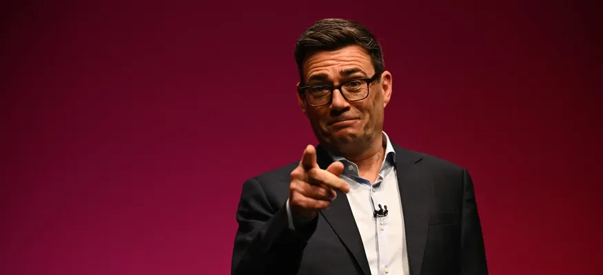 Burnham Asegura Que Existen "Fuertes Indicios" de Que Irán Estuvo Implicado en el Incidente Ocurrido en la Base de Fairford