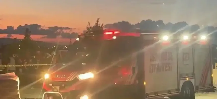 Büyükçekmece'de Toprak Kayması: 2 İşçi Göçük Altında Kaldı