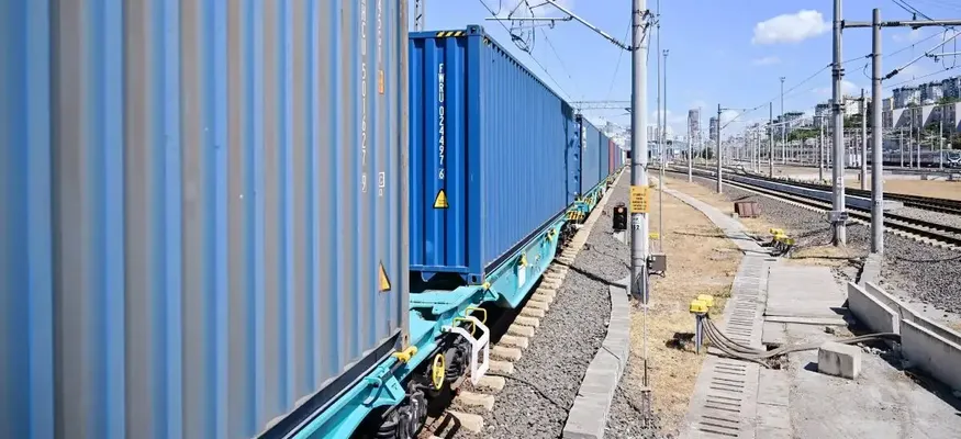 Çin'den yola çıkan yük trenleri İstanbul'da karşılanarak Avrupa'ya uğurlandı