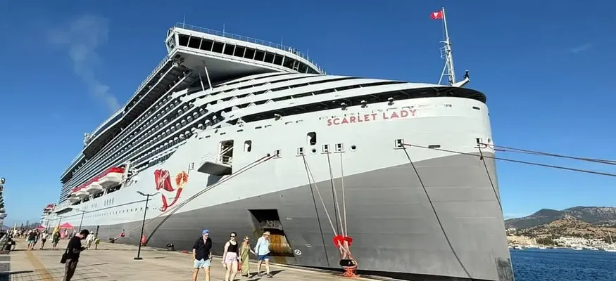 Dev Kruvaziyer Bodrum'a Yanaştı: 2 Binden Fazla Turist Getirdi