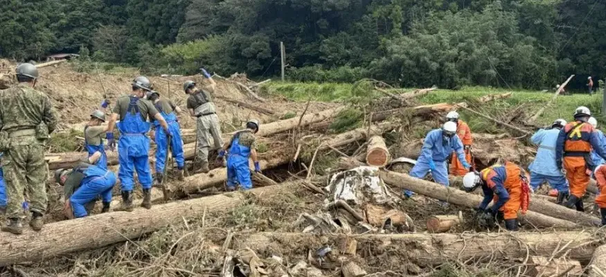 El Avance de una Nueva Tormenta Pone en Alerta A Japón Tras UN Tifón con 12 Muertos