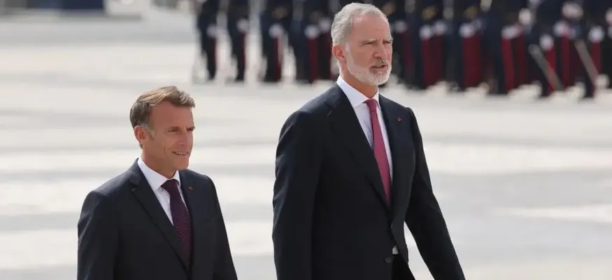 En Espagne, Emmanuel Macron Plaide pour une "Europe Plus Forte" Face à la Montée des "Extrêmes"