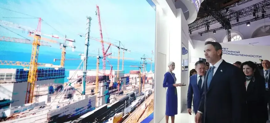 Enerji Bakanı Bayraktar'a Rusya'da "Nükleer Alandaki Uluslararası İşbirliği Nişanı" verildi