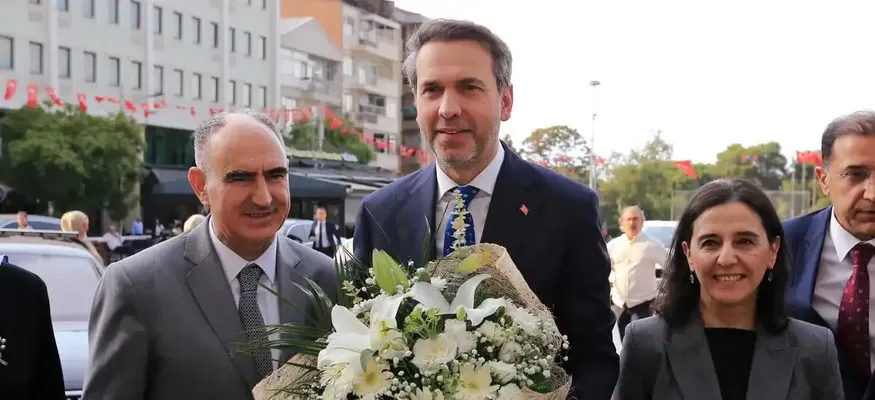 Enerji ve Tabii Kaynaklar Bakanı Bayraktar, Manisa Valilliği'ni ziyaret etti