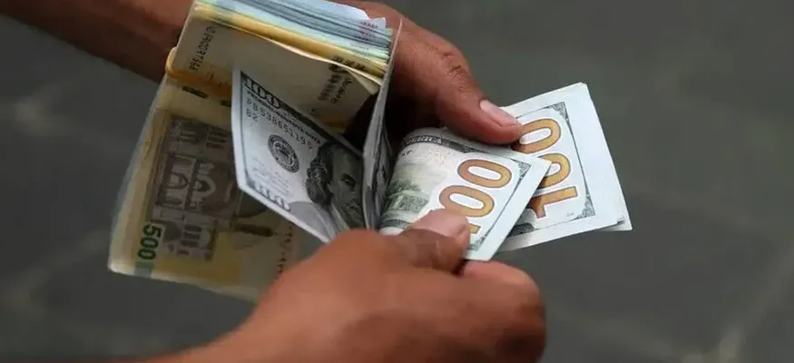 İran'da Dolar Rekor Kırdı: Tarihin En Yüksek Seviyesini Gördü