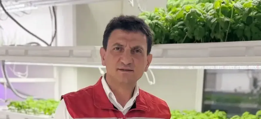 İstanbullu çiftçinin biber fidesi Kapalı Dikey Tarım Uygulama Merkezi'ndeki yerli üretimden geliyor