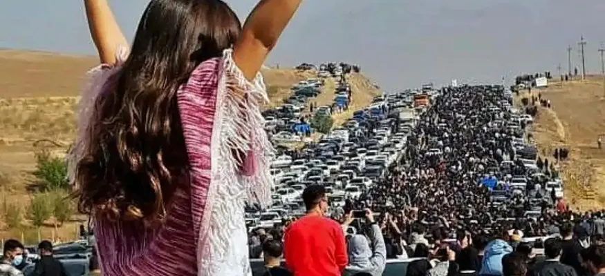 La Grieta De Teherán Bajo El Velo