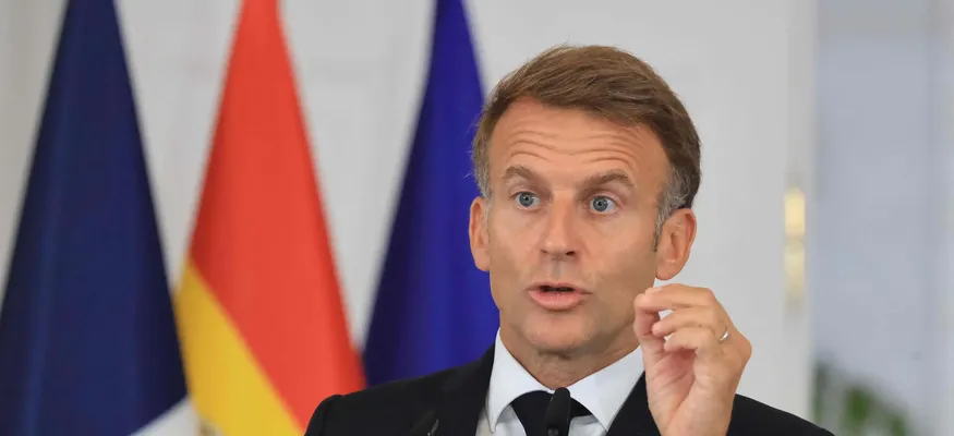 Macron Califica de "Gravísimos e Inaceptables" los Supuestos Comentarios Antisemitas de Jordan Bardella
