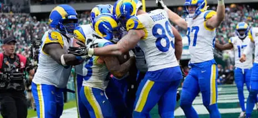 NFL Roundup: Rams Escape Against Eagles, Chiefs Win Thriller but Thornton Suffers Gruesome Injury