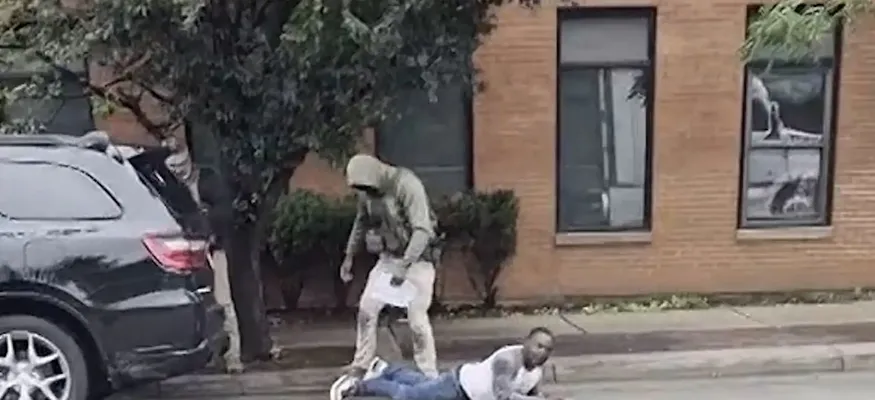 Polémica en Chicago por Esta Actuación del ICE Contra UN Estadounidense Que Confundieron con UN Fugitivo