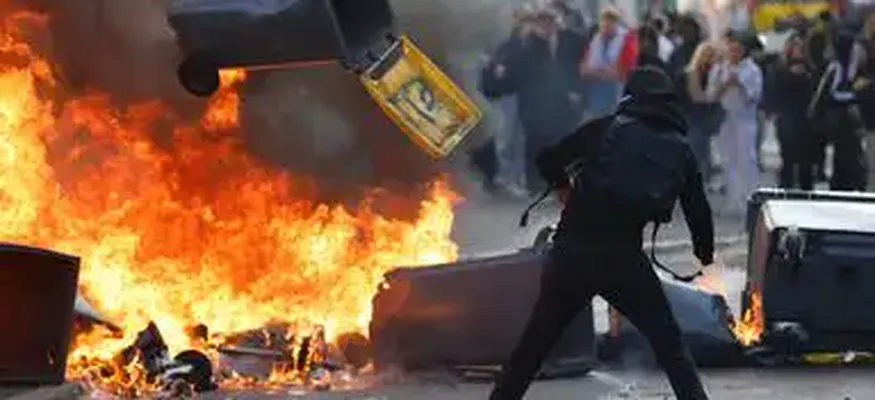 Schulproteste in Frankreich Eskaliert: Fast 2.000 Festnahmen