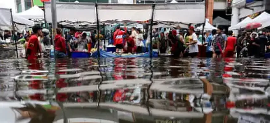 Thai Downpours Shift North-Westwards After Bangkok Declared a Disaster Zone