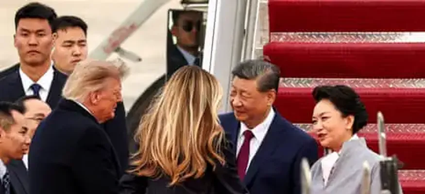 Trump Greets Xi Jinping at Plane as Chinese Leader Arrives for State Visit
