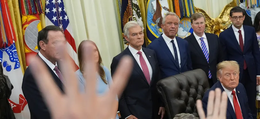 Trump Lanza Una Encuesta Para Cambiar El Nombre De La IA
