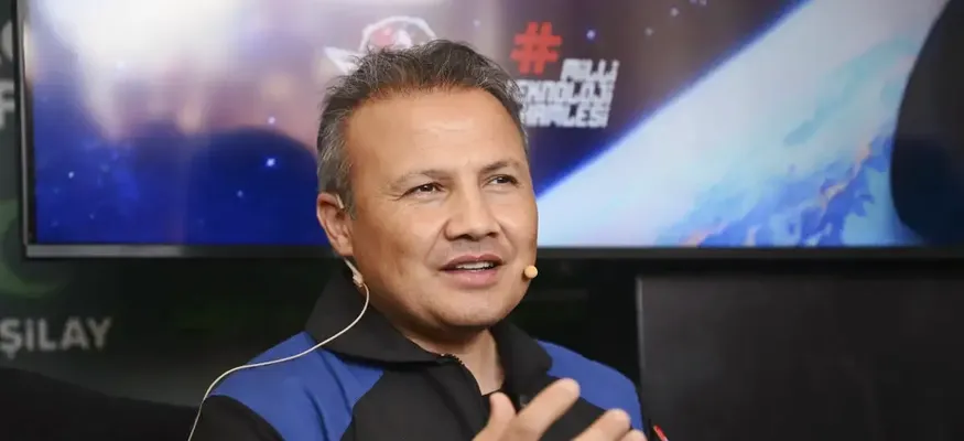 Yeşilay, TEKNOFEST'te Astronot Alper Gezeravcı'yla söyleşi yaptı